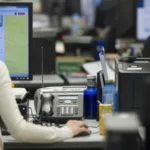 Funcionaria en su puesto de trabajo